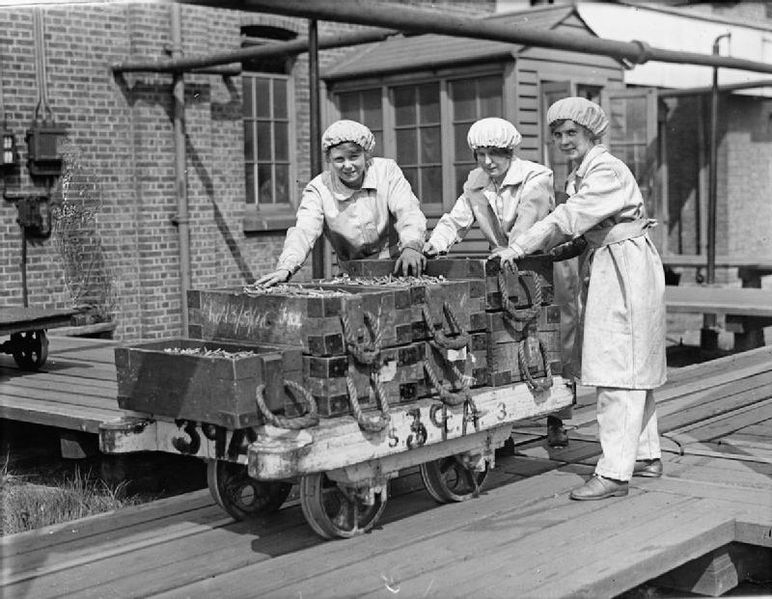 Women munition workers Women munition workers
