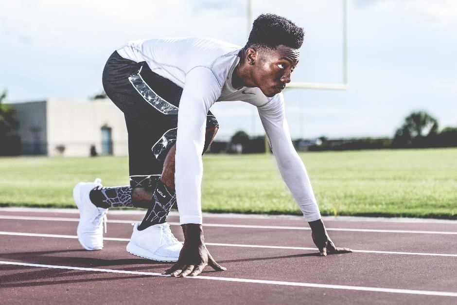 Runner preparing on the track